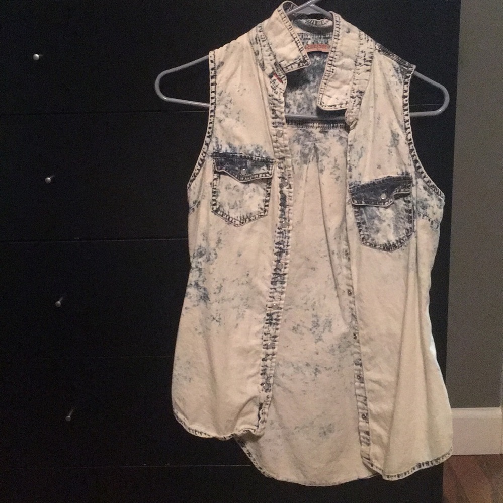 Sleeveless denim button up